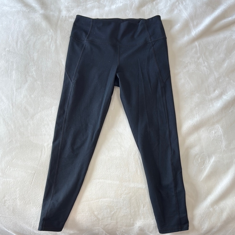 Under Armour Cropped Black Leggings for Active Lifestyle